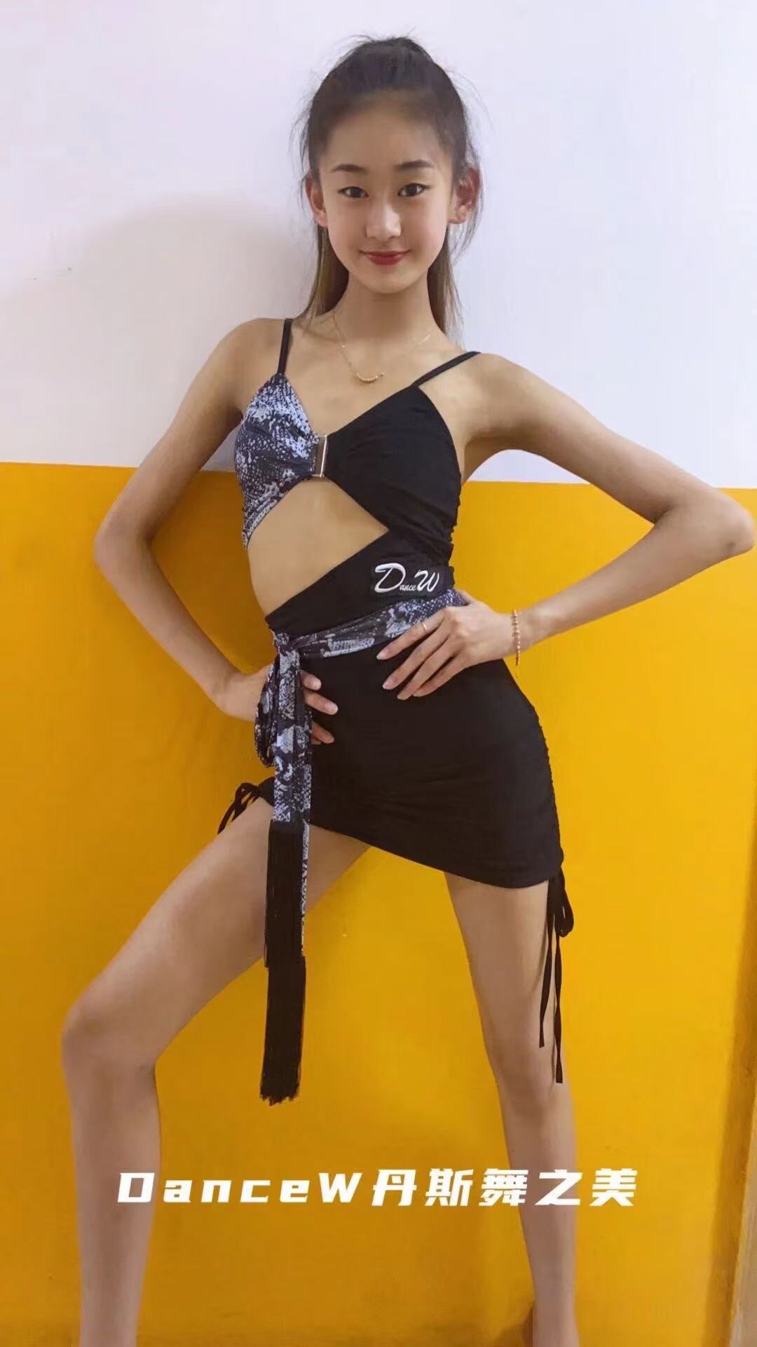 丹斯舞之美春夏少儿拉丁舞吊带露背大长腿练习服量身定制绑带豹纹