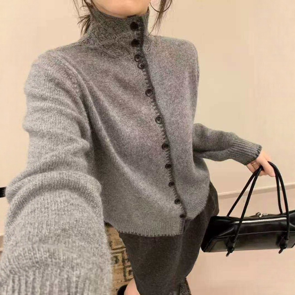 半高领拼色蜜熊绒一排扣针织开衫
