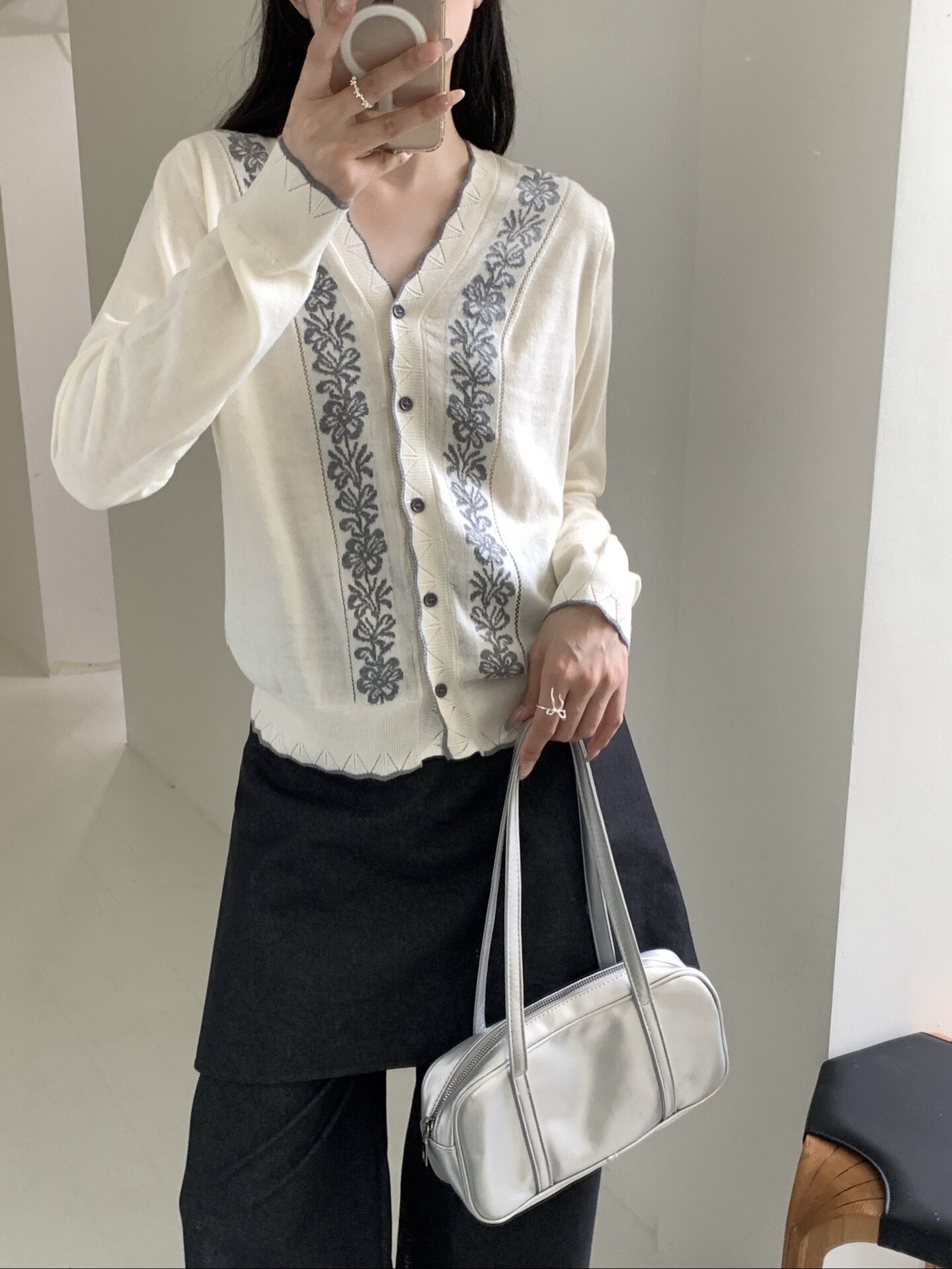 显瘦拼色刺绣花细羊毛针织开衫女