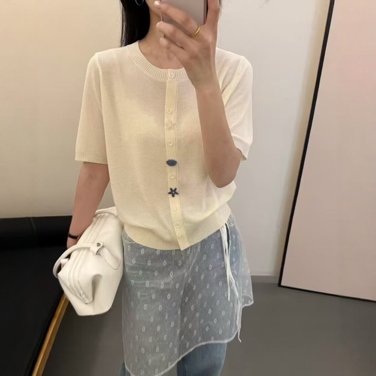 2026春季新款韩系宽松显瘦圆领彩色单排扣天丝短袖针织衫女款上衣