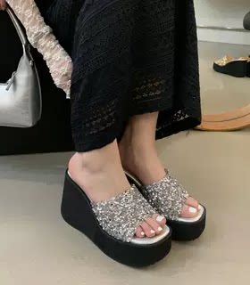 10cm超高跟凉鞋女夏季新款2026水钻坡跟一字拖轻便外出厚底防水台