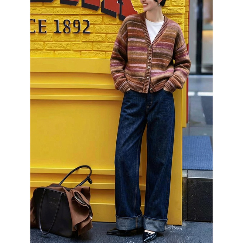 巨好看的休闲流行穿搭一整套撞色短款长袖毛衣蓝色牛仔长裤两件套