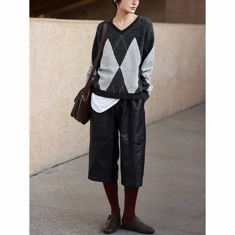 高级感精致穿搭一整套深灰色圆领菱格纹毛衣黑色休闲七分裤两件套,女装/女士精品,时尚套装,淘宝优惠券,粉丝福利购,淘宝优惠卷
