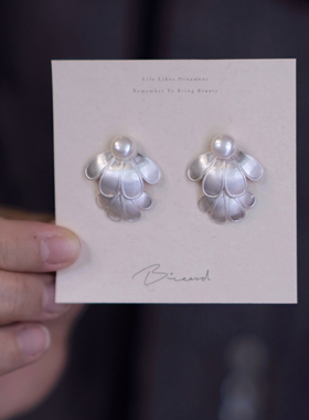 鸟与胡子925银针拉丝珍珠简约百搭日系双层花瓣小众耳钉