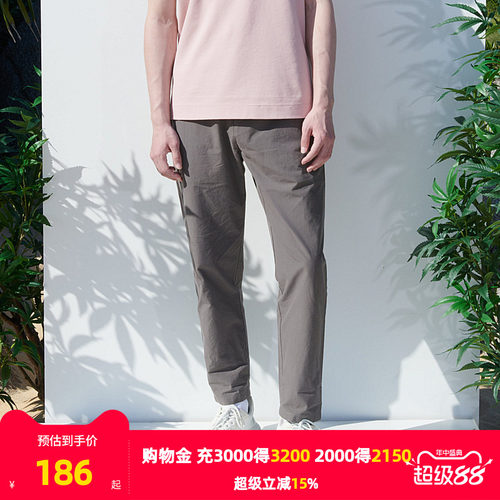 腰部采用弧腰设计，带来舒适的穿着感受