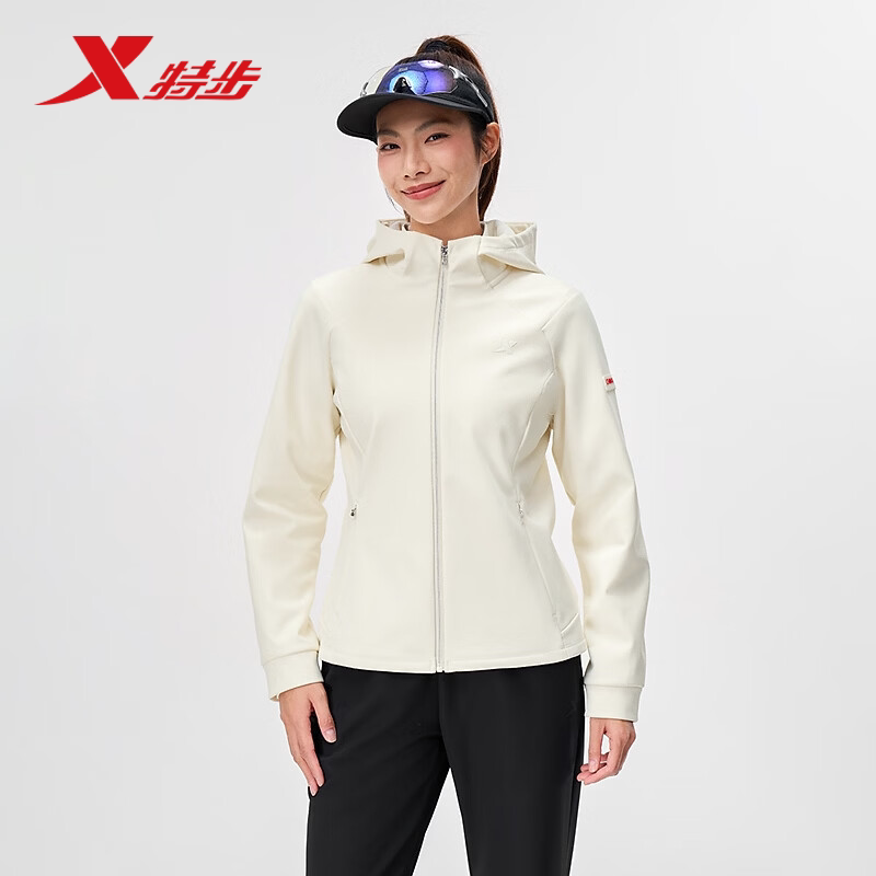 特步保暖风衣女2025冬季新款健身训练加绒连帽外套女975428160031
