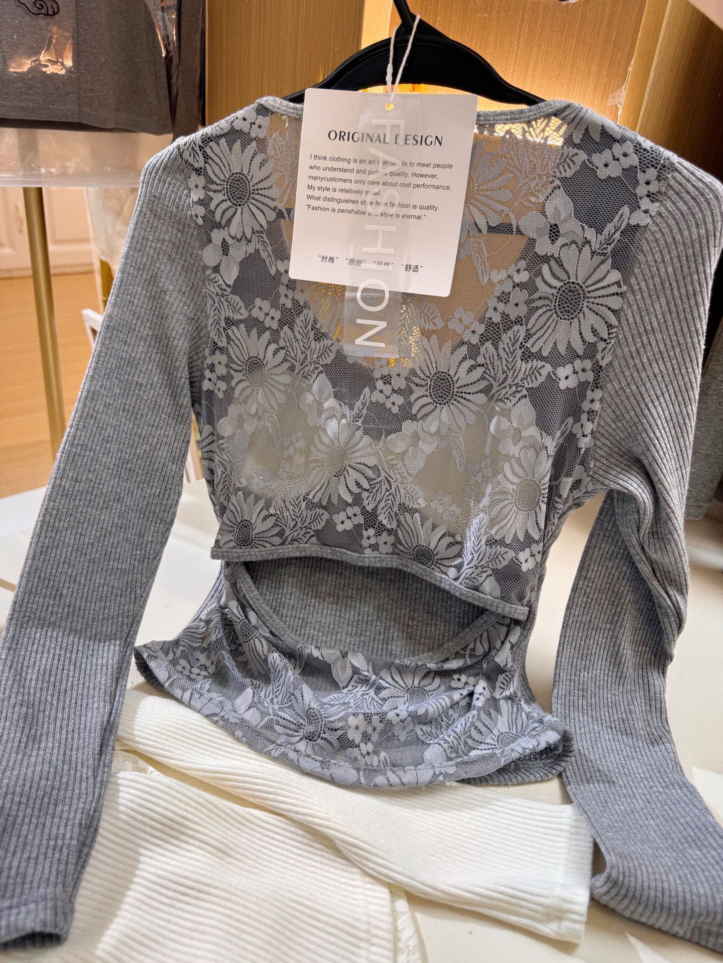 新款时尚百搭显瘦吊带背心女带胸垫一体式内搭外穿打底上衣3061