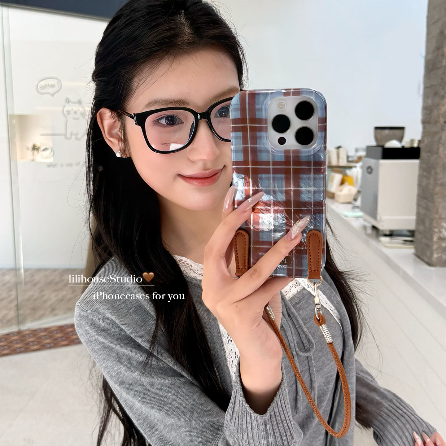 可可棕撞色格纹挂绳苹果手机壳女