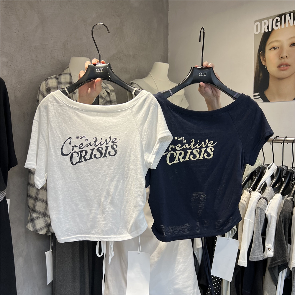 十三行女装 夏季2026新款字母印花褶皱收腰后背镂空绑带短袖T恤女