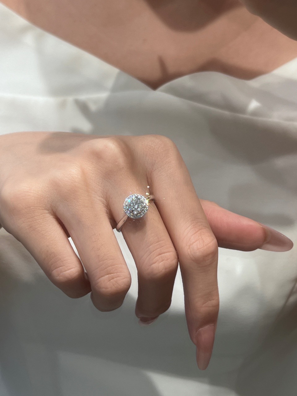 50分 1克拉圆形培育钻戒指igipt950豪镶置换