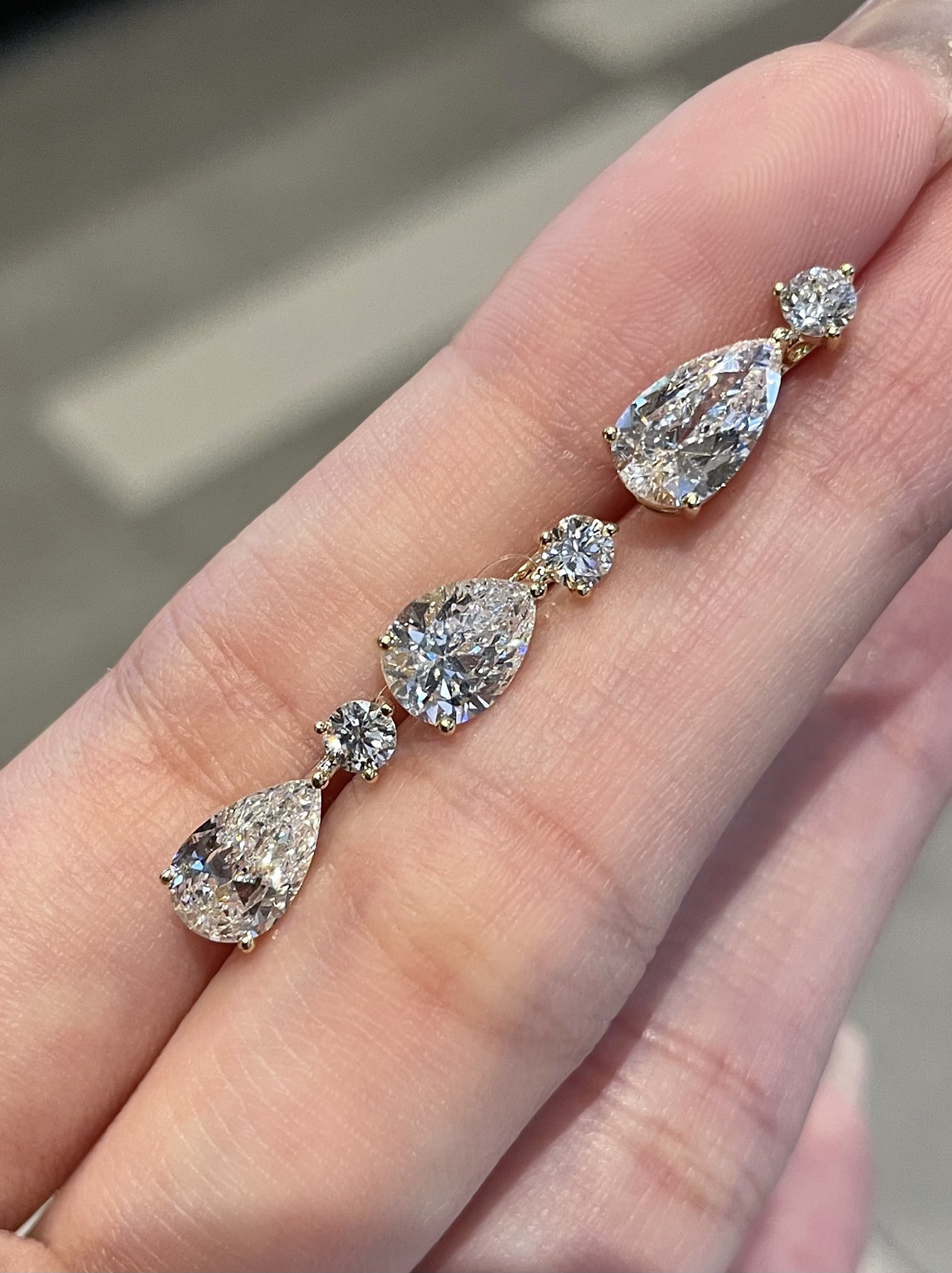 18k金黄金色水滴形吊坠1克拉项链轻奢ins风意大利锁骨链可调节