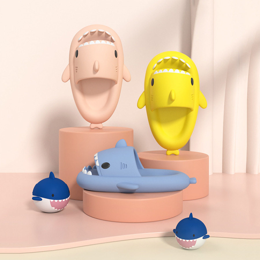 儿童鲨鱼拖鞋软底踩屎感夏季卡通男女童小孩子巨齿鲨静音厚底凉鞋