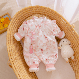 新生婴儿连体衣秋冬季夹棉衣哈衣爬服女宝宝中国风衣服外出服冬装