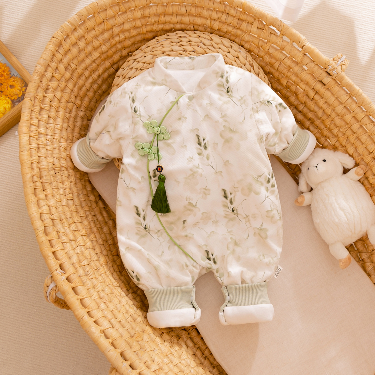 婴儿衣服秋冬季女宝宝连体衣夹棉衣新生儿哈衣中国风百天外穿棉服