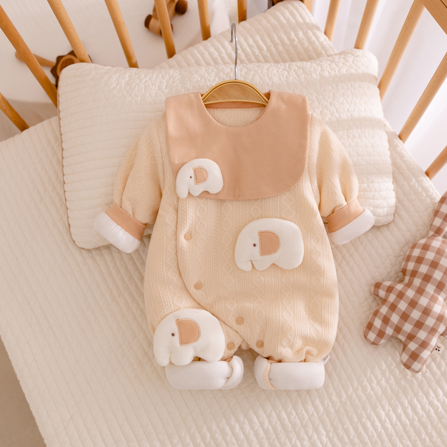 婴儿冬季连体衣初生宝宝加厚棉衣新生儿护肚哈衣夹棉服和尚服秋冬