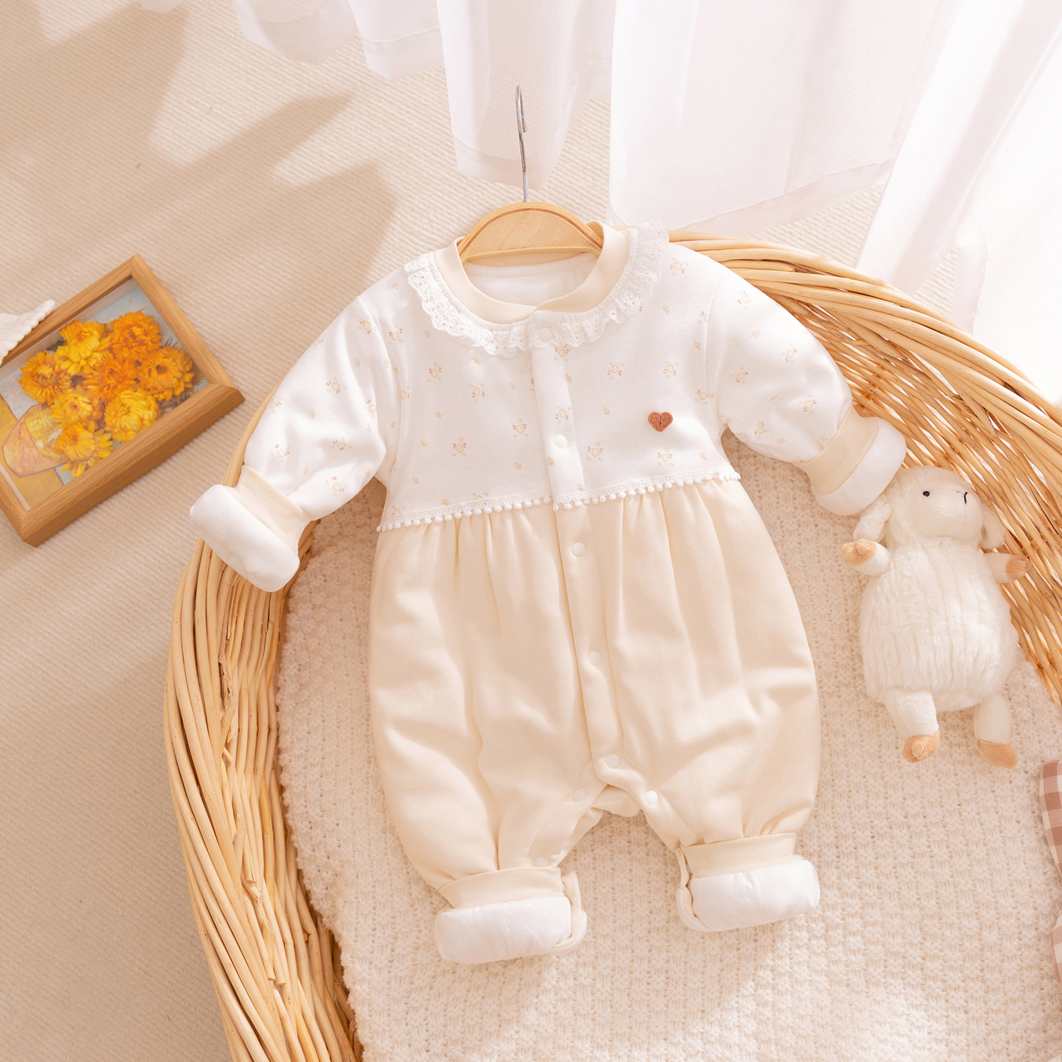 婴儿夹棉连体衣秋冬季女宝宝纯棉哈衣爬服外出服薄棉衣棉服连身衣