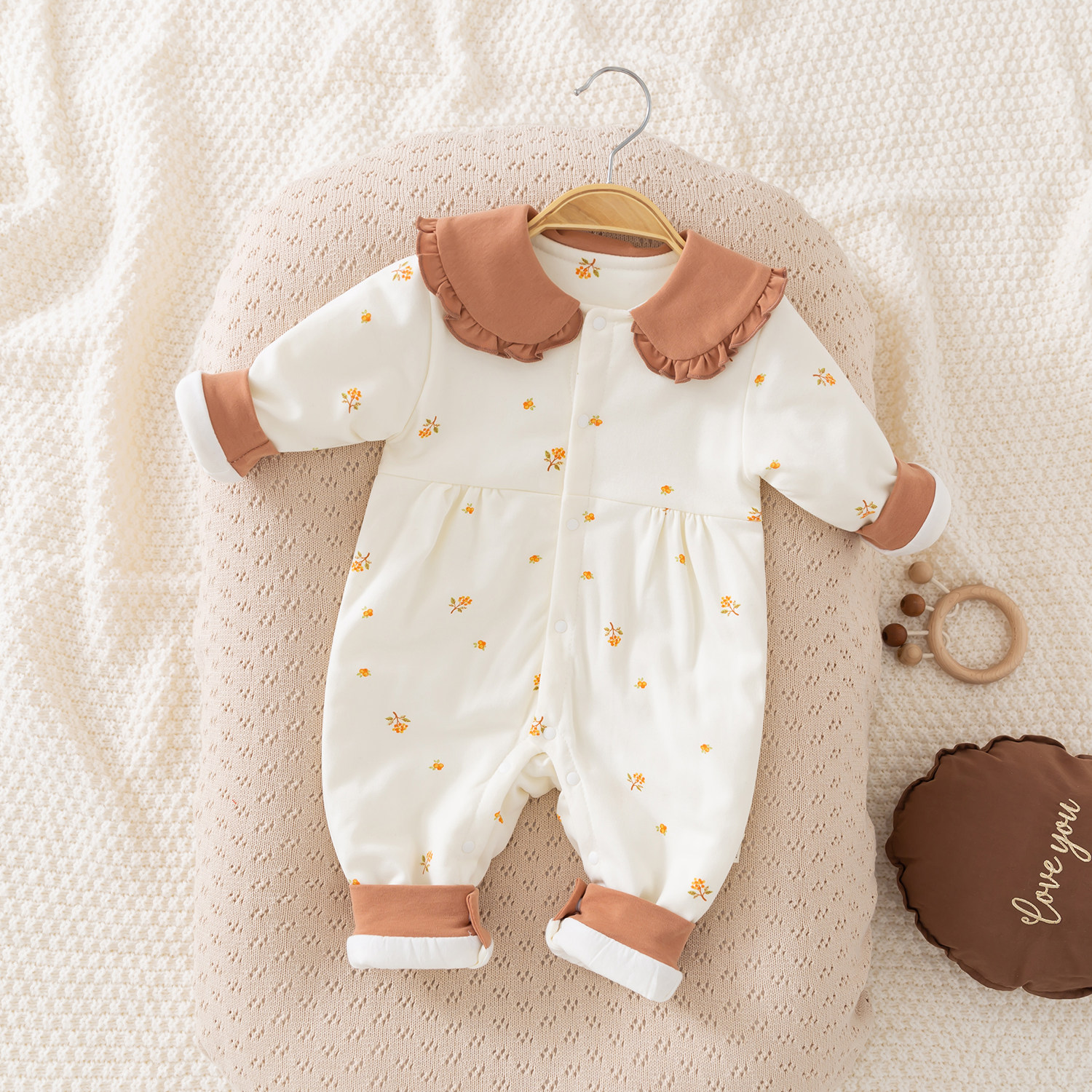 特价婴儿连体衣春秋冬季女宝宝哈衣爬服外穿薄棉衣服早春季外出服