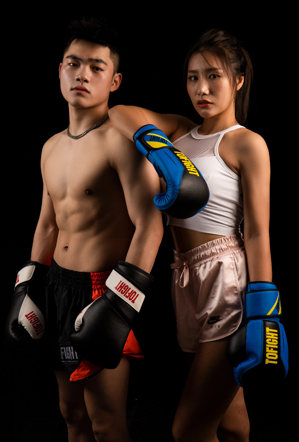 TOFIGHT FENGMA 권투 장갑 산다 샌드백 훈련 남성과 여성 무에타이 전문 싸우는 장갑 싸움