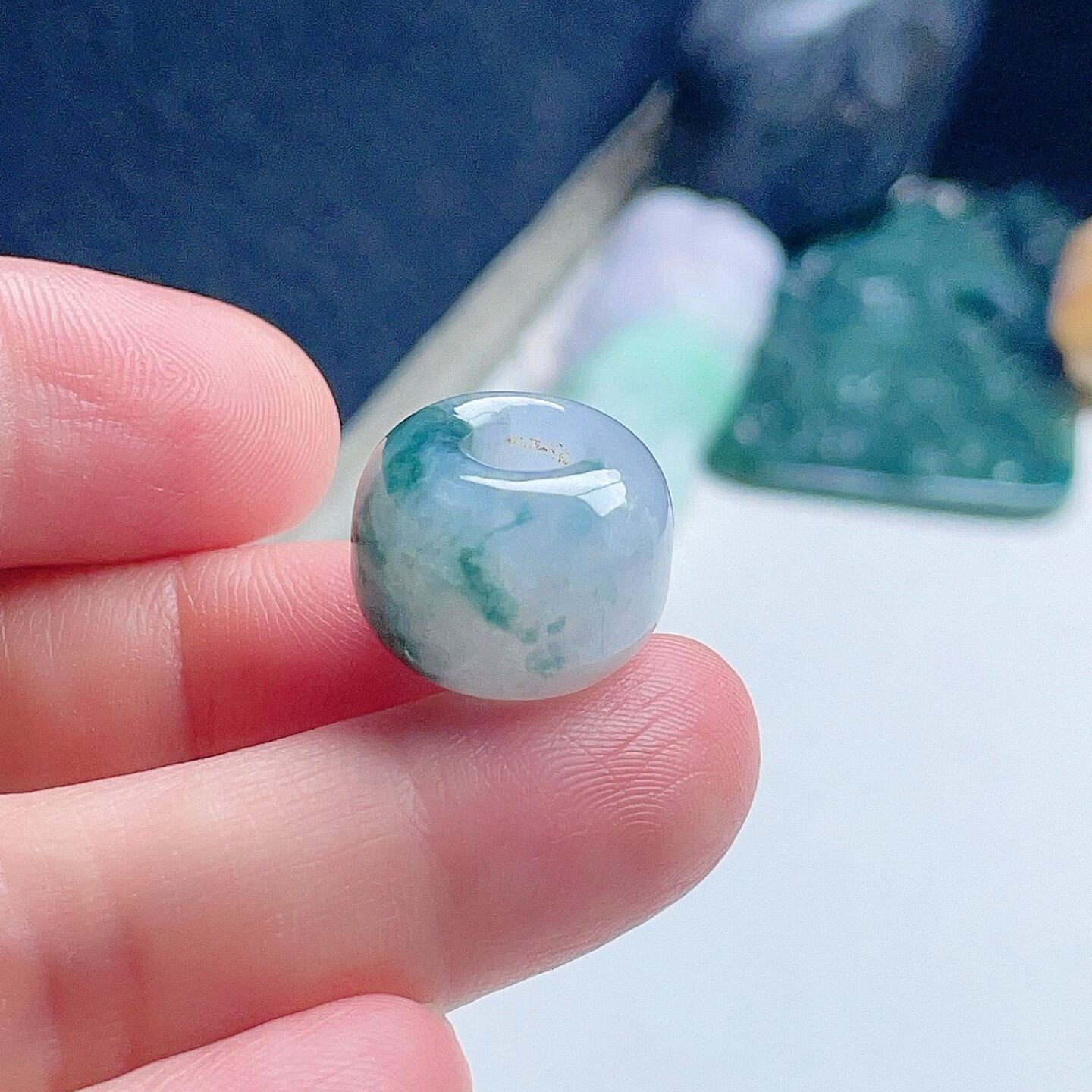 天然翡翠路路通吊坠乳白飘花桶珠