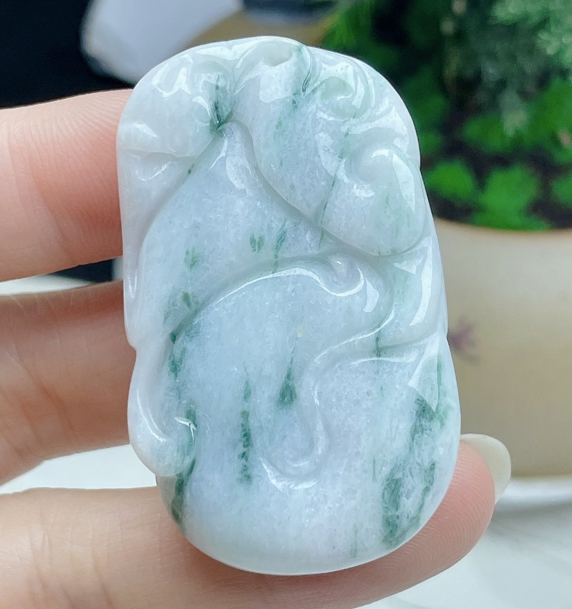 A货飘蓝花吊坠忠贤翡翠蝙蝠如意