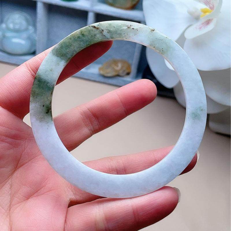 天然翡翠薄片手镯乳白飘黄招财