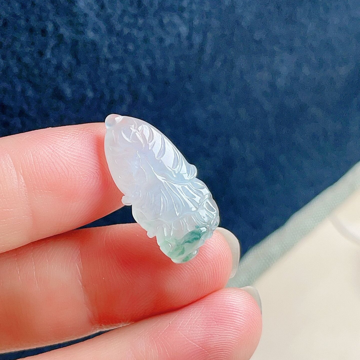 天然翡翠冰白菜吊坠乳白飘菠菜绿