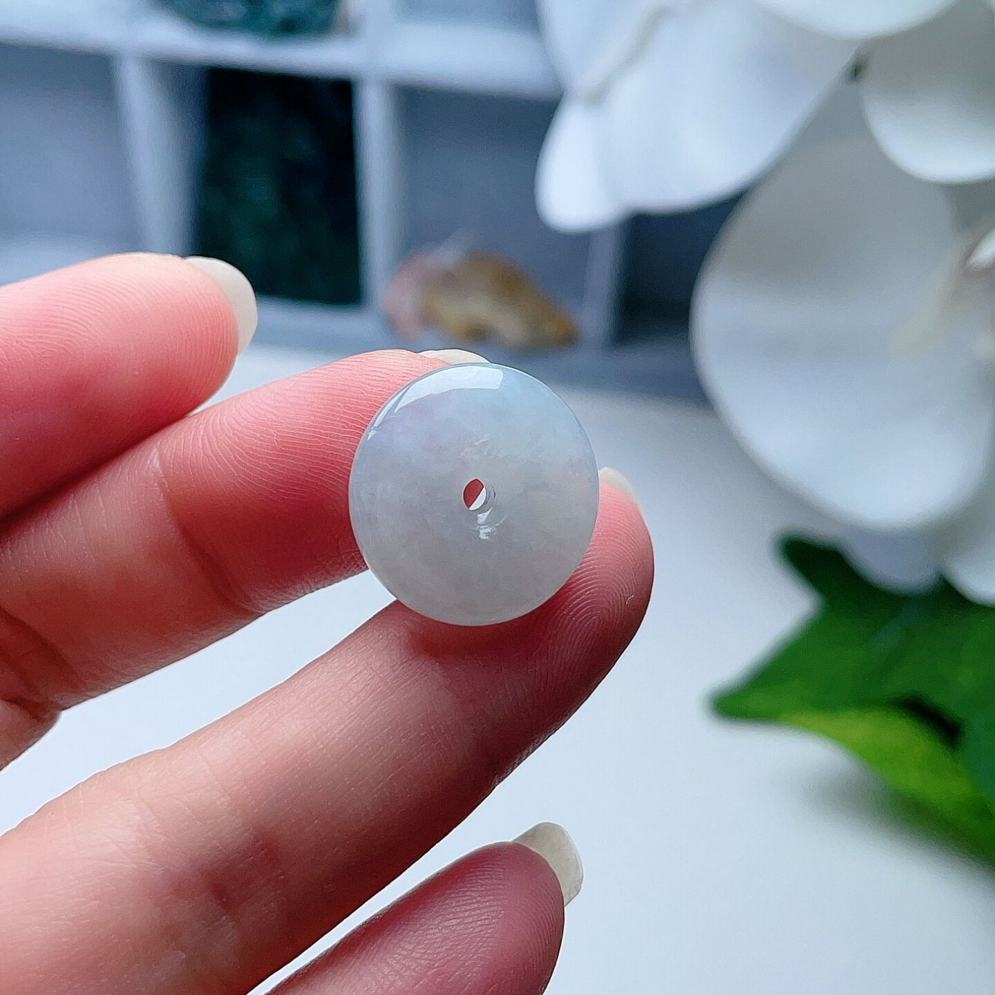 天然翡翠小平安扣吊坠乳白一抹绿