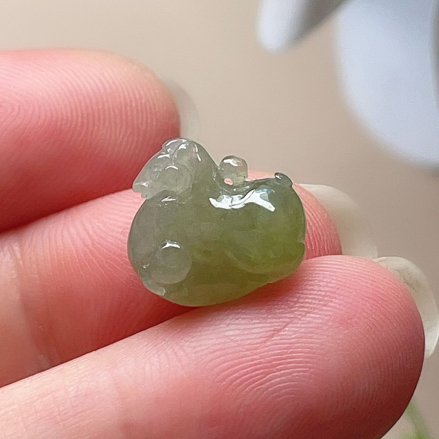 天然翡翠小羊吊坠黄绿迷你玉羊