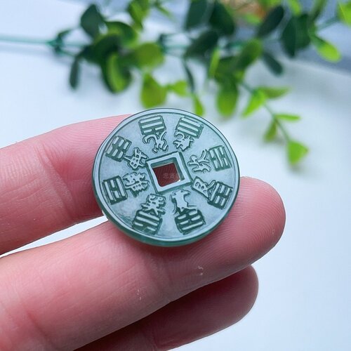 天然翡翠玉铜钱吊坠吉祥玉