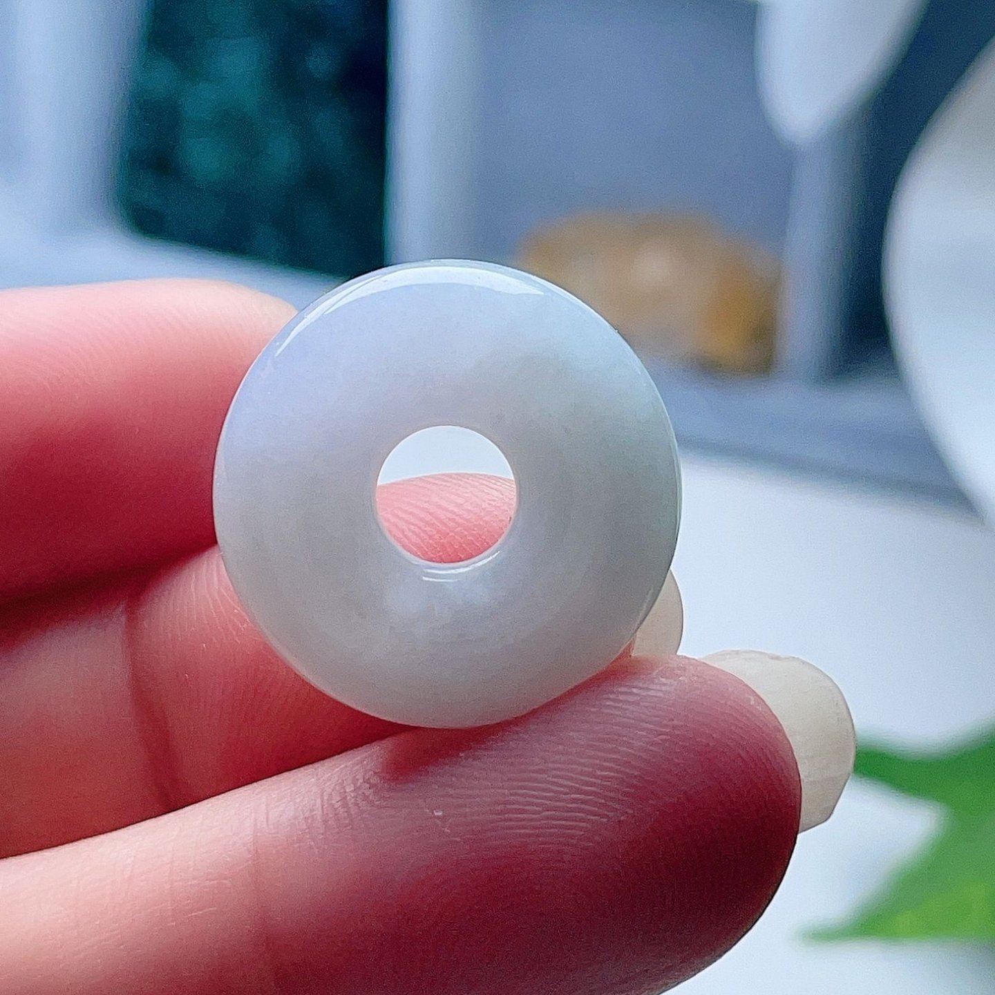 天然翡翠平安环吊坠乳白淡紫底