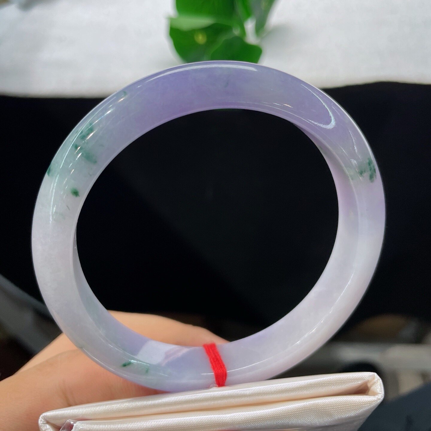天然A货翡翠手镯乳白飘花62.8mm缅甸老坑春新玉镯紫罗兰幸运圈