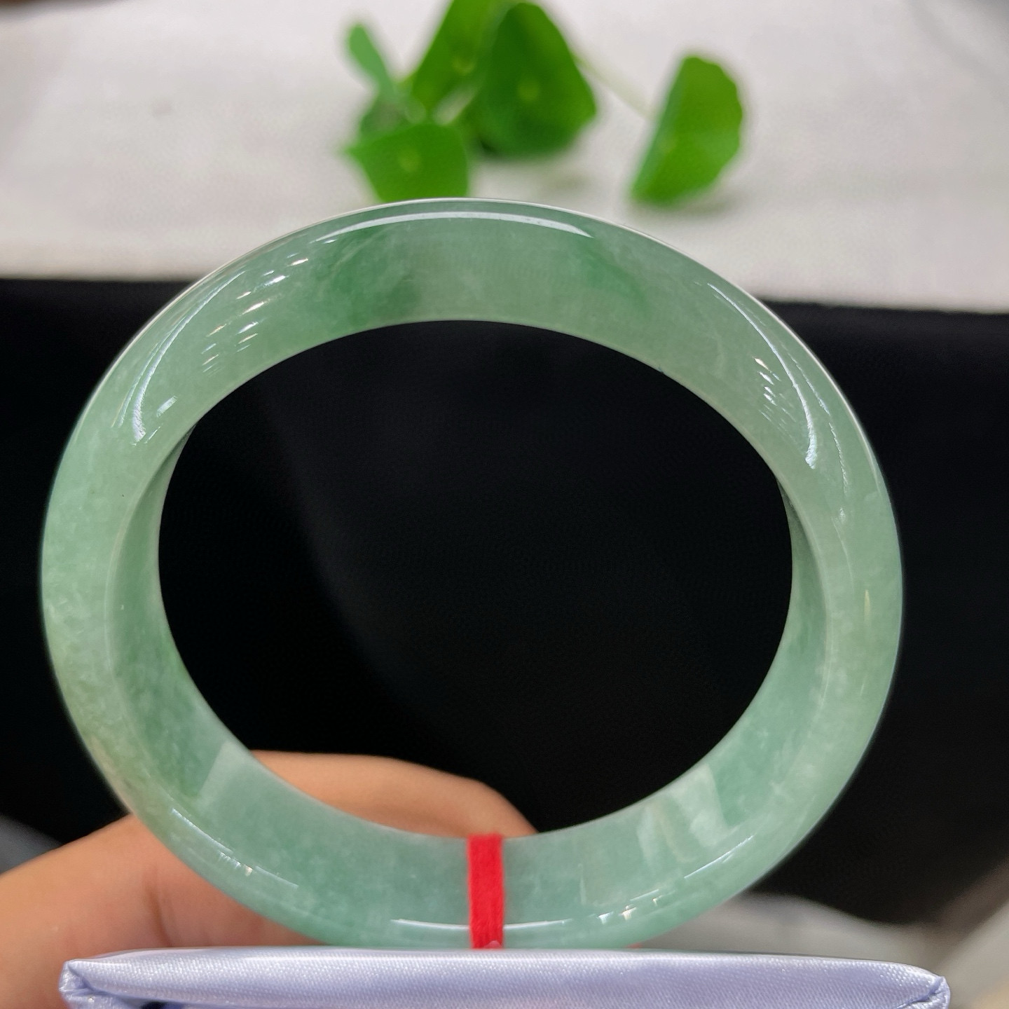 天然A货翡翠手镯冰糯种飘绿花59mm缅甸老坑晴绿正圈玉镯清新淡雅