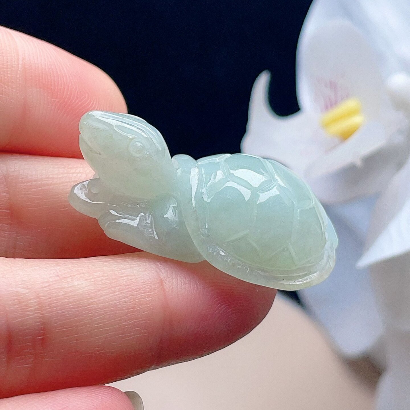 天然翡翠立体乌龟吊坠淡绿福禄寿