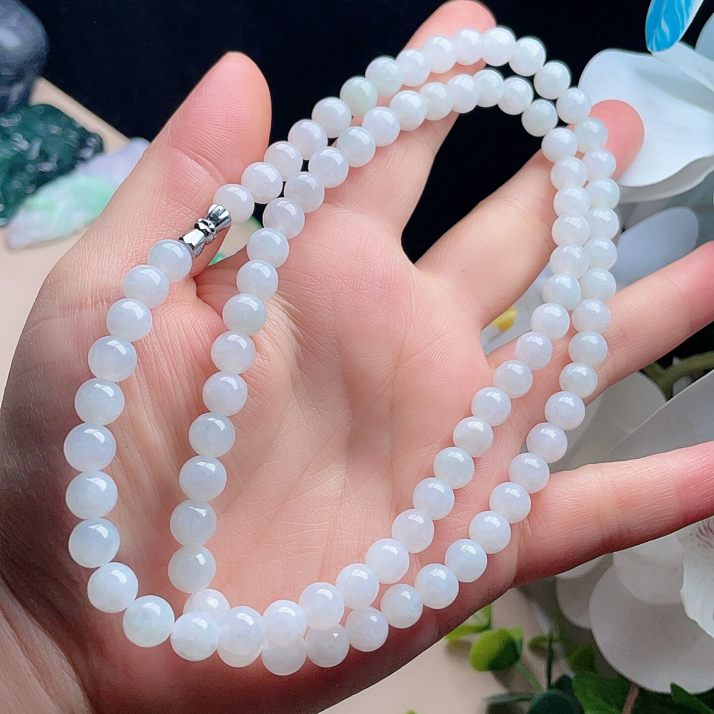 天然翡翠圆珠项链乳白淡绿底清新