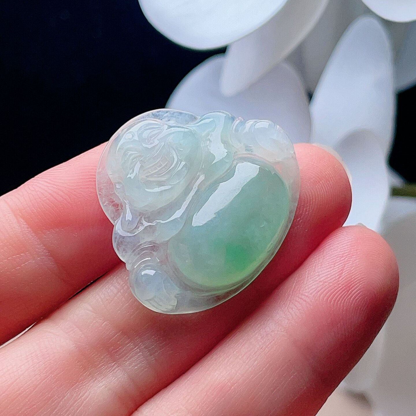 天然翡翠冰种弥勒佛淡阳绿飘花