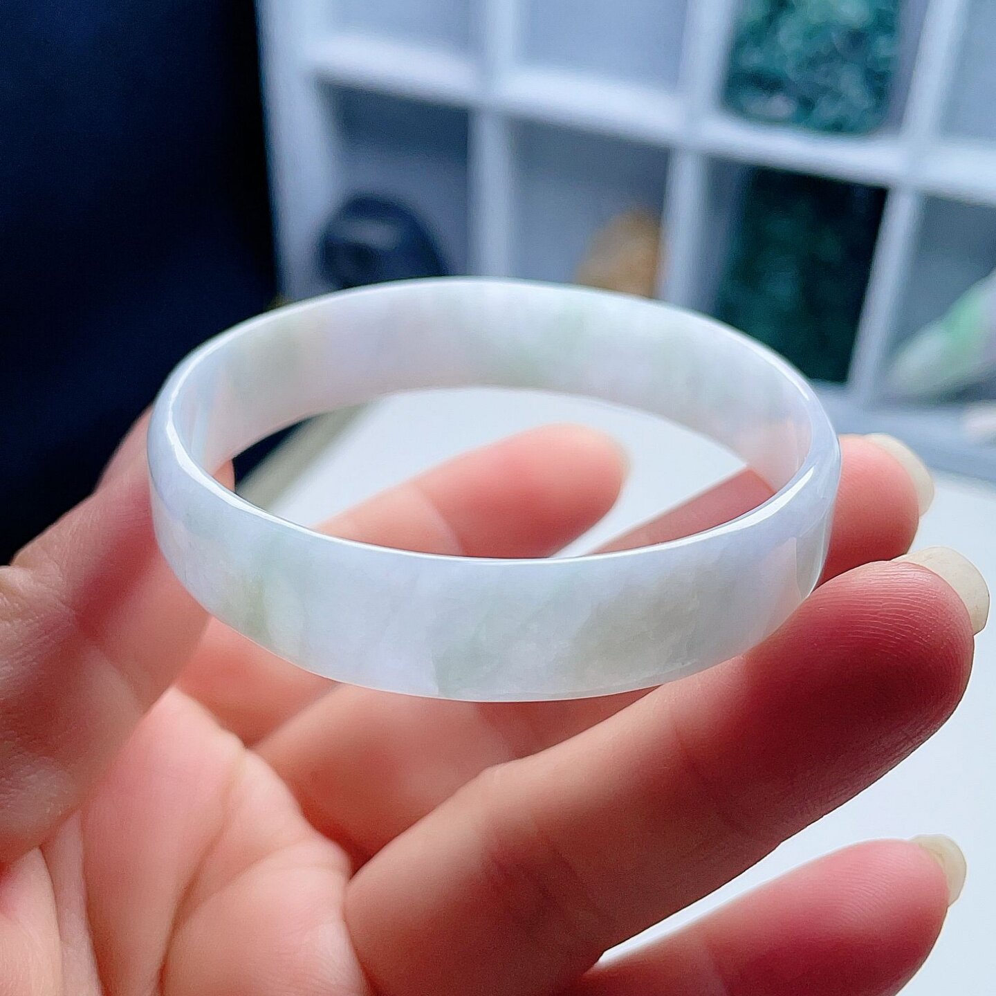 天然A货翡翠宽边薄手镯乳白淡绿双彩53mm缅甸老坑玉镯意境儒雅