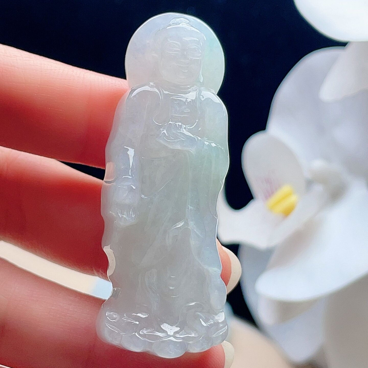 天然翡翠阿弥陀佛吊坠乳白飘阳绿