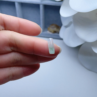 天然A货翡翠乳白飘阳绿迷你无事牌镶嵌玉坠缅甸玉长方形小蛋面