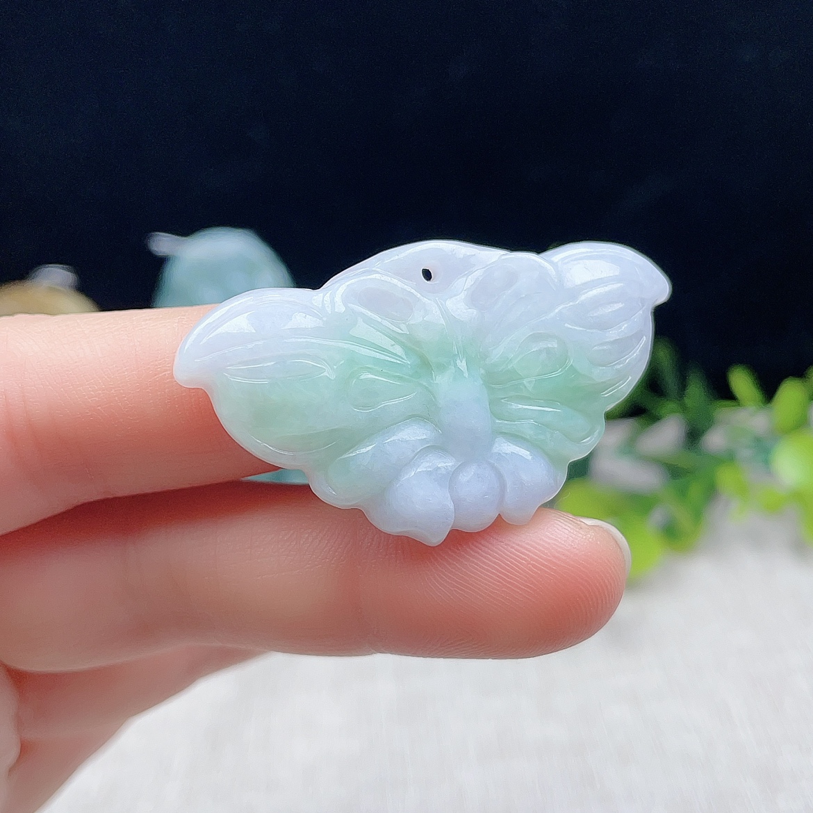 天然翡翠蝴蝶吊坠玉蝶一抹阳绿