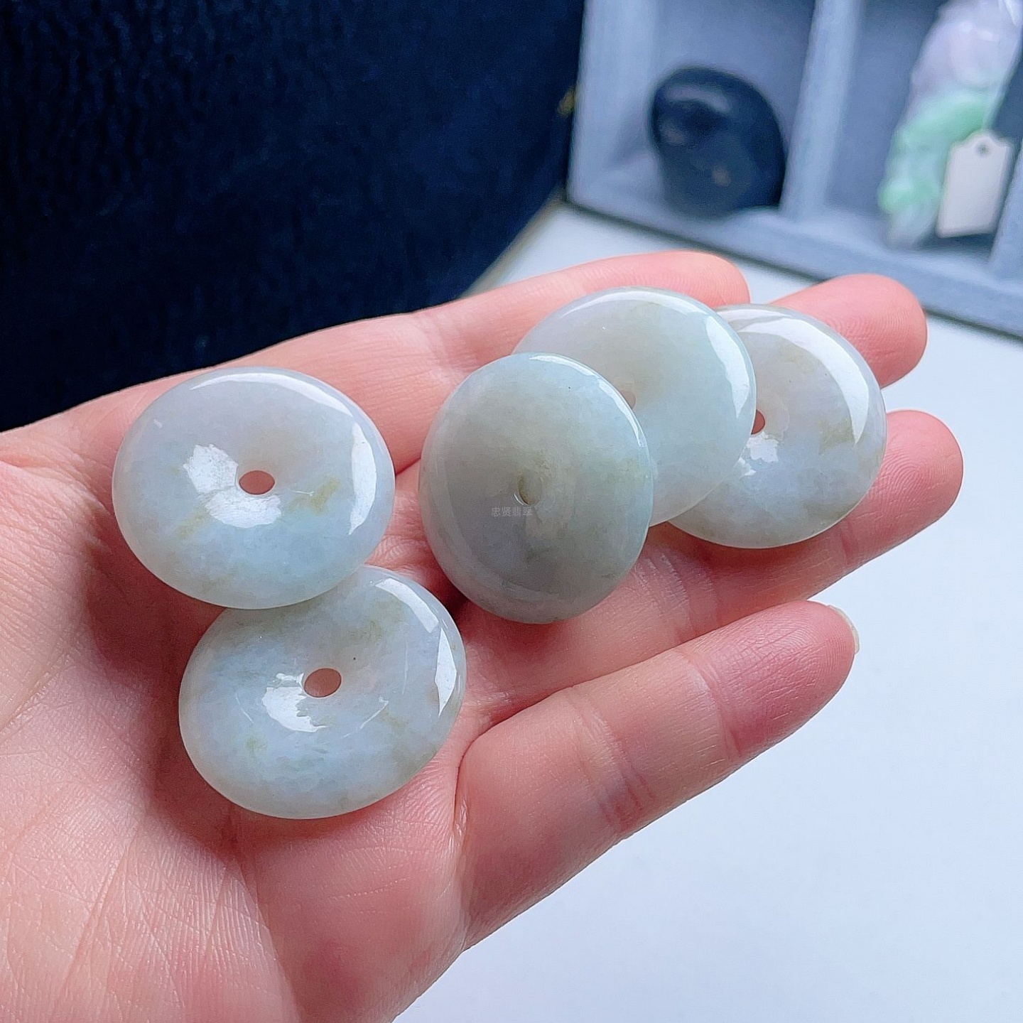 天然翡翠平安扣吊坠淡黄绿飘花