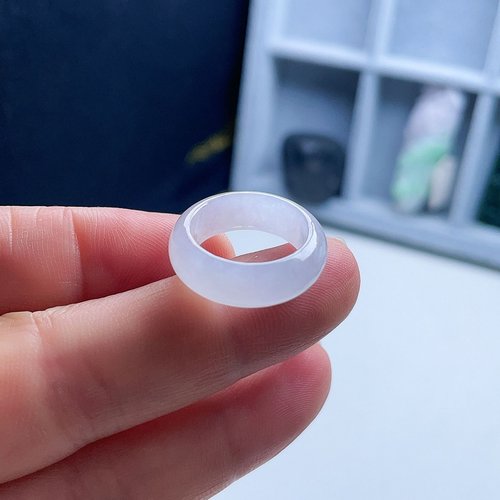 天然翡翠宽边戒指乳白紫底清新