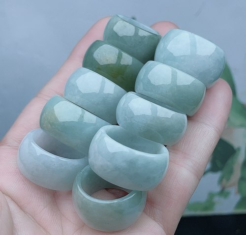 淡绿双彩扳指翡翠戒指圆鼓宽指环