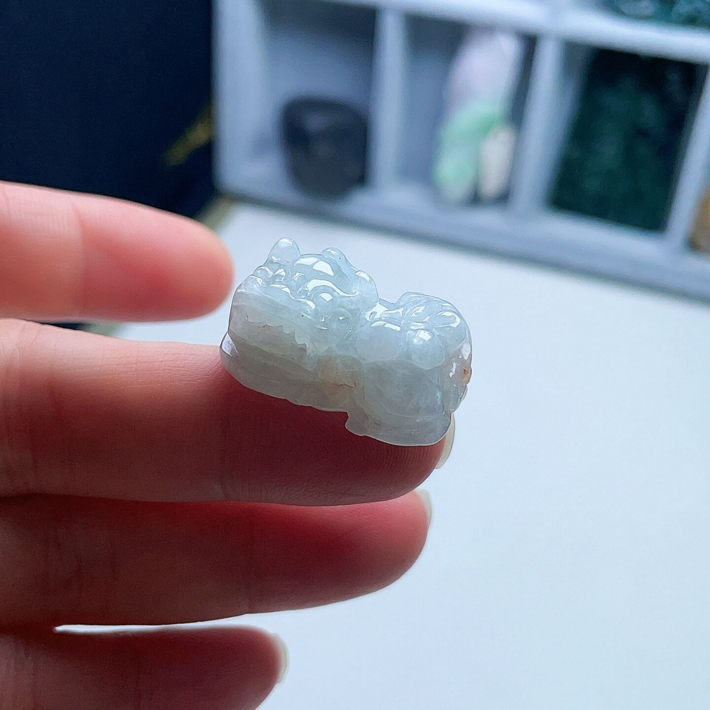 天然翡翠霸王貔貅吊坠淡绿洒金