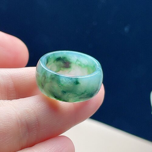 天然翡翠冰种宽戒指油绿飘菠菜绿