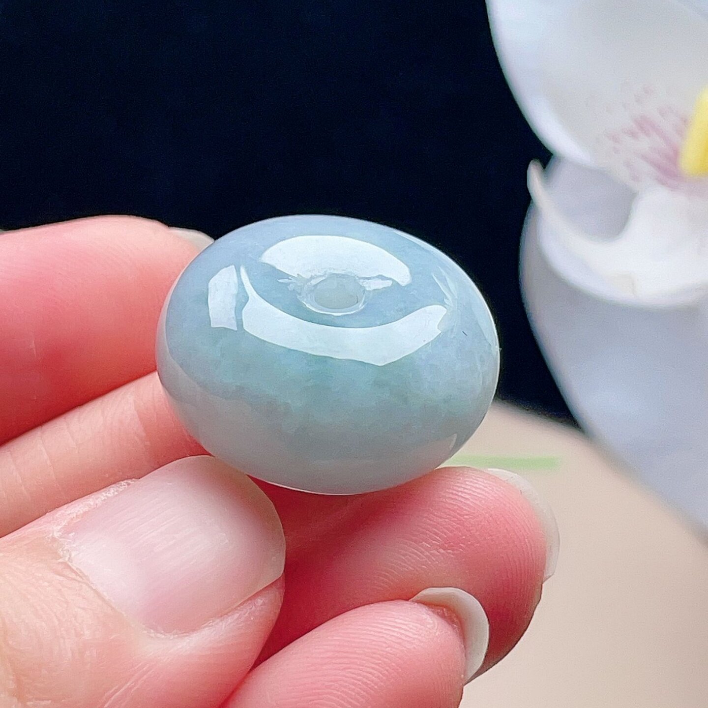 天然翡翠厚装平安扣乳白淡绿飘花