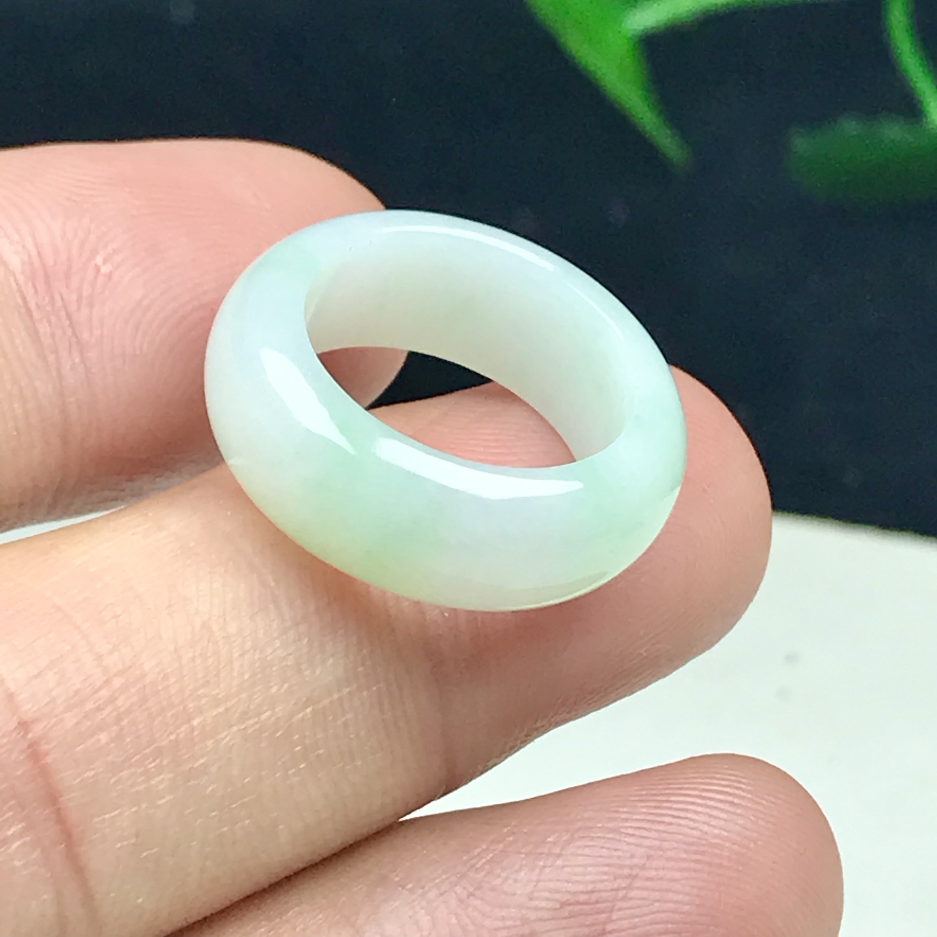 天然A货白飘阳绿翡翠戒指淡雅指环戒宽厚轮胎吊坠9#跑环洒金15mm