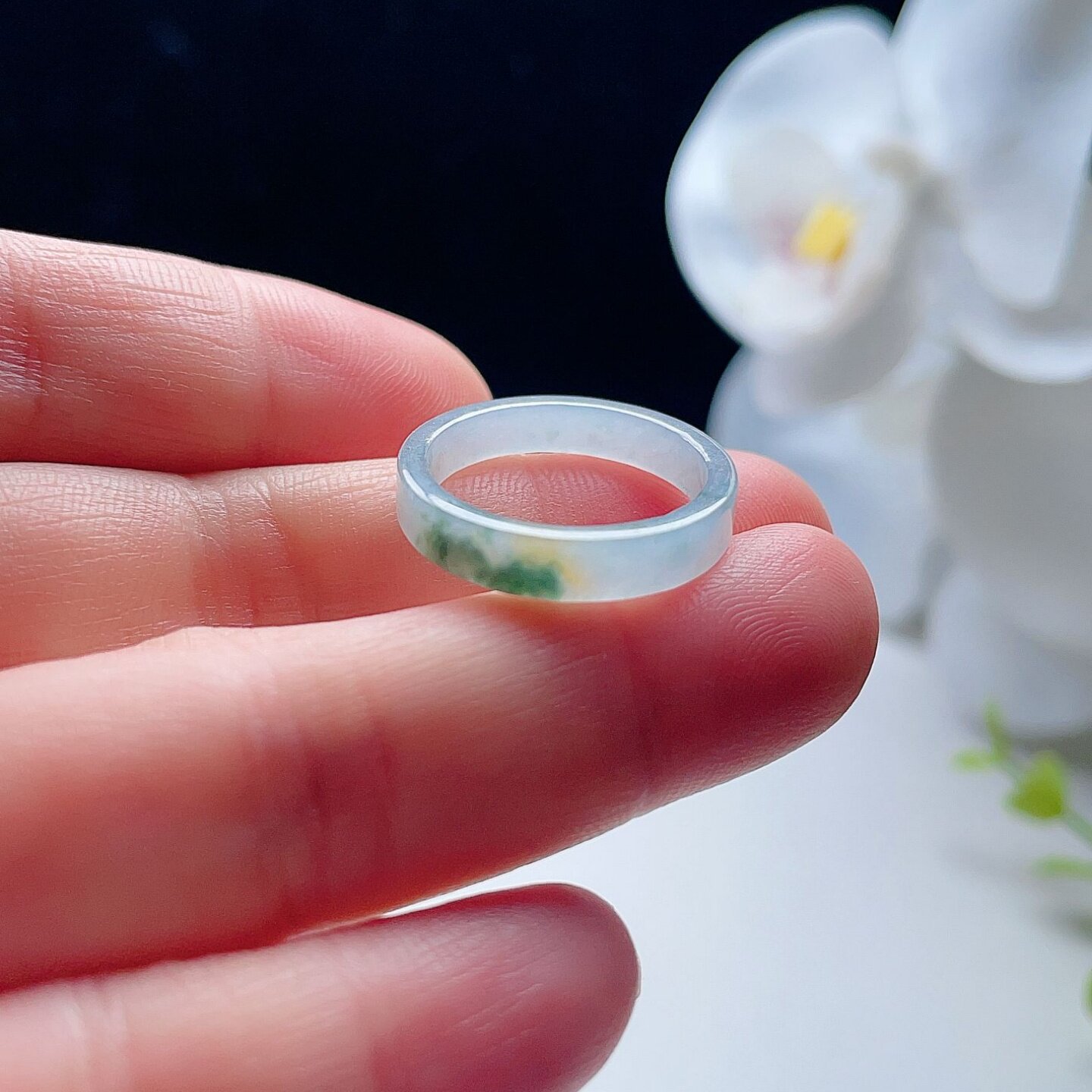 天然翡翠方戒指乳白飘黄绿洒金