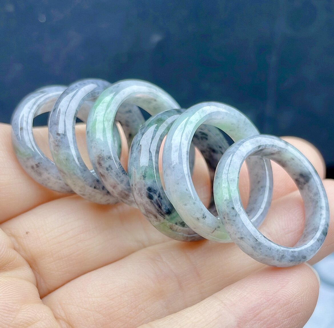 缅甸老坑冰糯种A货飘阳绿翡翠乌鸡戒指特色飘花乌指环跑环戒圈