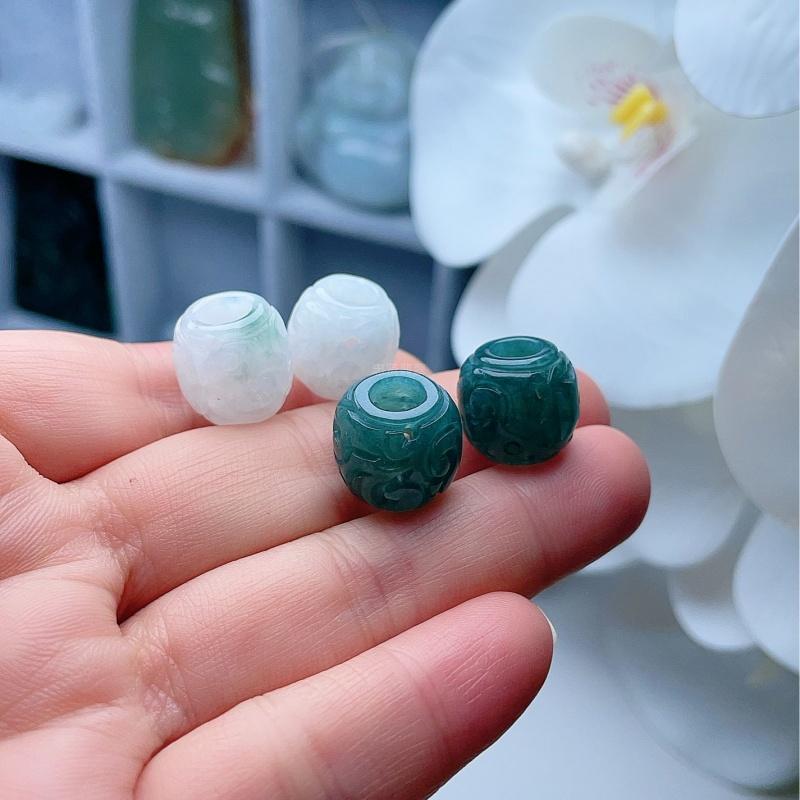 天然翡翠路路通吊坠乳白湖水蓝