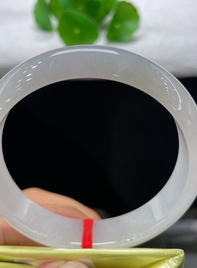 天然A货翡翠手镯乳白61.6缅甸老坑淡白绿正圈大码尺玉镯清新淡雅